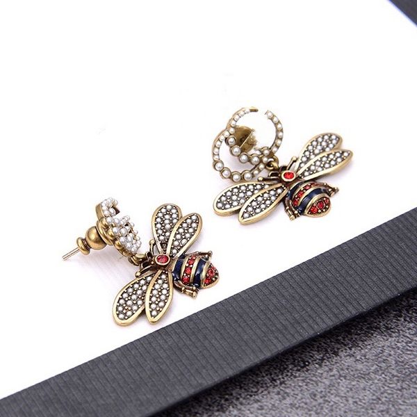 luxury designer jewelry women earrings letter bee studs with stamp brass with gold plated diamond earring elegant new fashion jewelry, Golden;silver
luxury designer jewelry women earrings letter bee studs with stamp brass with gold plated diamond earring elegant new fashion jewelry, Golden;silver
