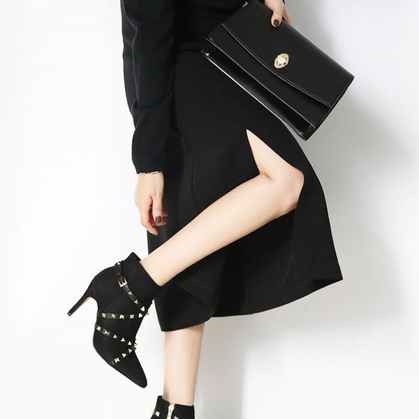 2020 autumn winter women's boots shoes solid black lace-up pointed toe elegant thin high heels women's ankle boots31-421
2020 autumn winter women's boots shoes solid black lace-up pointed toe elegant thin high heels women's ankle boots31-421