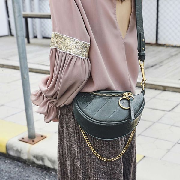 luxurys designers new chest straddle versatile fashion messenger women's 2021 small k waist bag
luxurys designers new chest straddle versatile fashion messenger women's 2021 small k waist bag