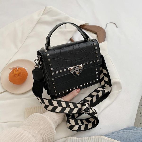 2021 new women's bag rivet small square bag ladies fashion messenger wide shoulder strap female single shoulder handbags
2021 new women's bag rivet small square bag ladies fashion messenger wide shoulder strap female single shoulder handbags