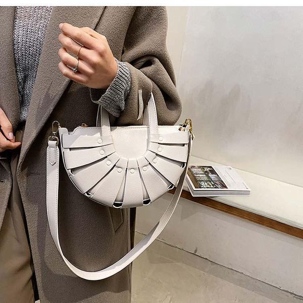 shoulder bags fashion semicircle saddle pu leather for women ladies handbags luxury designer bolsas
shoulder bags fashion semicircle saddle pu leather for women ladies handbags luxury designer bolsas