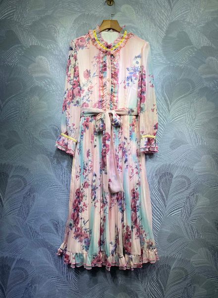 spring 2021 new dress high-end, elegant, light maturity, snow spin print, flared sleeve, bind band, waist tighter, Black;gray
spring 2021 new dress high-end, elegant, light maturity, snow spin print, flared sleeve, bind band, waist tighter, Black;gray