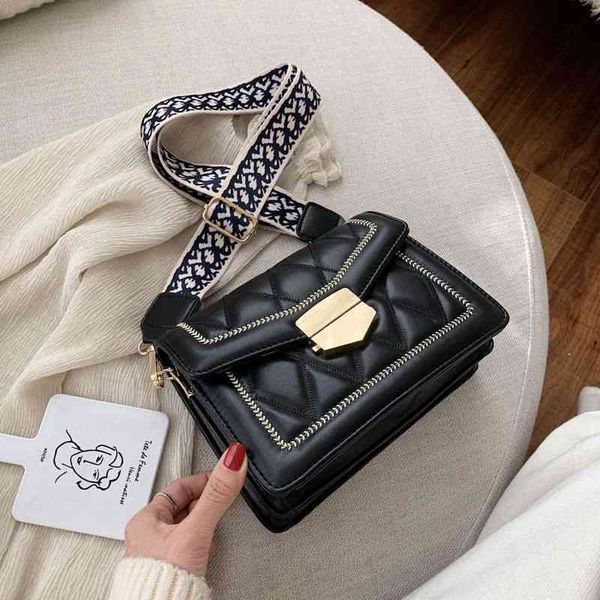 2022 factory wholesale new model red small black women's trendy versatile texture messenger broadband bag, Black;red
2022 factory wholesale new model red small black women's trendy versatile texture messenger broadband bag, Black;red