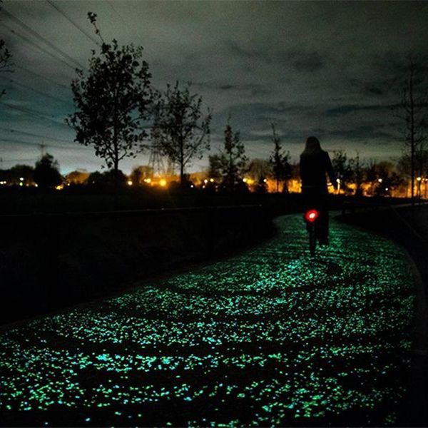 a-new design bakhuk 100 pcs /green stone in the dark glow pebble blue for garden walkway and decor 
a-new design bakhuk 100 pcs /green stone in the dark glow pebble blue for garden walkway and decor