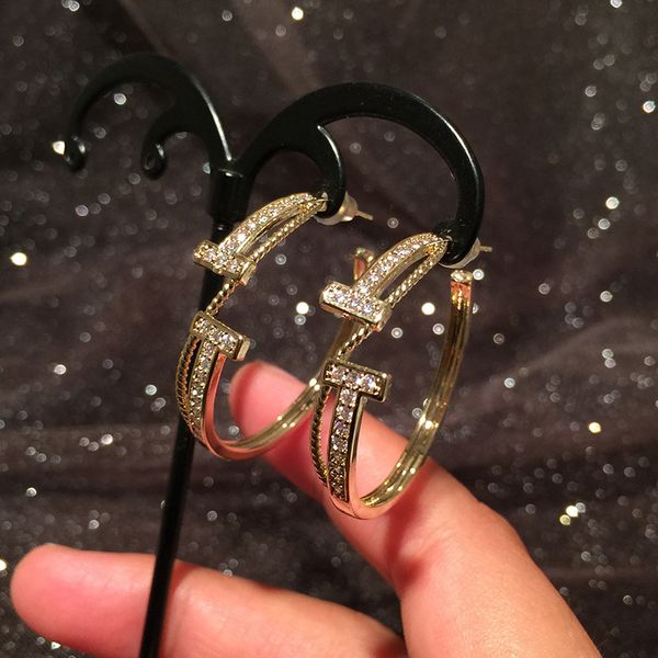 circular letter t earrings fashion luxury designer sparkling diamond zirconia rhinestone copper hoop stud earrings for woman s925 post, Golden;silver
circular letter t earrings fashion luxury designer sparkling diamond zirconia rhinestone copper hoop stud earrings for woman s925 post, Golden;silver