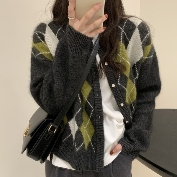 cardigan crop sweaters for women stitching rhombus plaid clothes o-neck fall winter vintage contrast color knitted sweater, White;black
cardigan crop sweaters for women stitching rhombus plaid clothes o-neck fall winter vintage contrast color knitted sweater, White;black