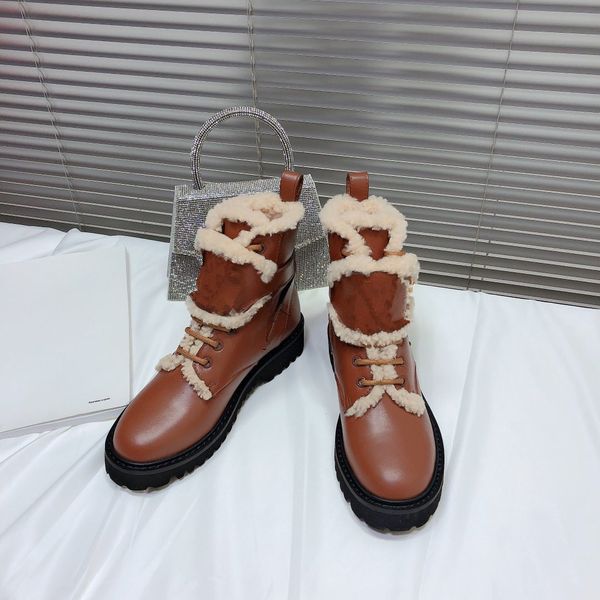 2020 winter new v-buckle lamb fur integrated short boots motorcycle boots leather martin boots, Black
2020 winter new v-buckle lamb fur integrated short boots motorcycle boots leather martin boots, Black