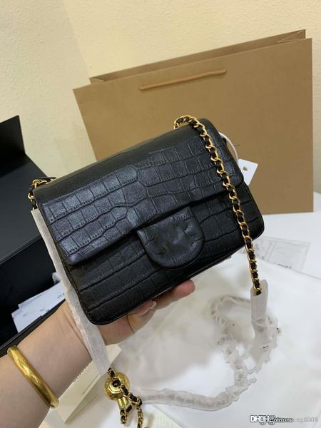 brand mini chain lingge small square bag, sheepskin, good handle, gorgeous and noble appearance
brand mini chain lingge small square bag, sheepskin, good handle, gorgeous and noble appearance