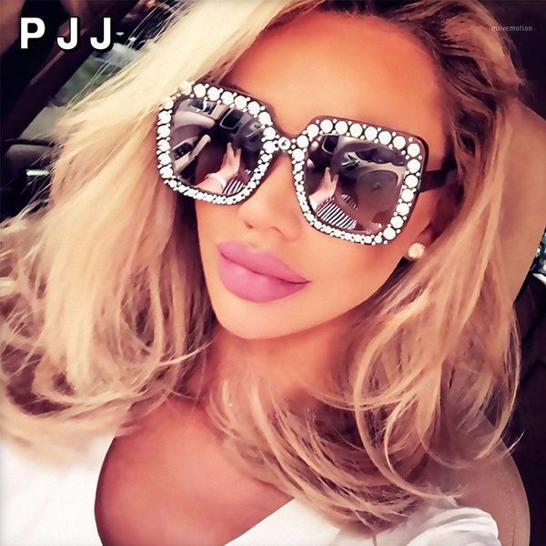 2020 oversize sunglasses rhinestone designer sunglasses for women square shades women fashion retro1, White;black
2020 oversize sunglasses rhinestone designer sunglasses for women square shades women fashion retro1, White;black