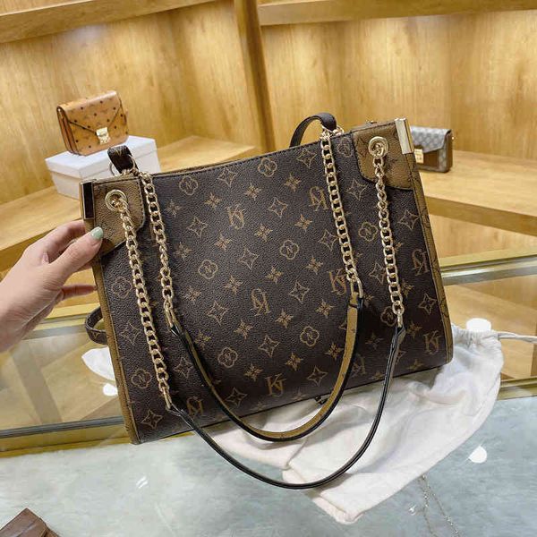 2022 factory wholesale new fashion women's bag new temperament printed commuter large single shoulder messenger tote bag
2022 factory wholesale new fashion women's bag new temperament printed commuter large single shoulder messenger tote bag