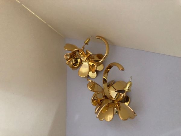 french retro metal flower earrings special-interest design fashion metal exaggerated internet influencer temperamental earrings female fashi, Golden
french retro metal flower earrings special-interest design fashion metal exaggerated internet influencer temperamental earrings female fashi, Golden