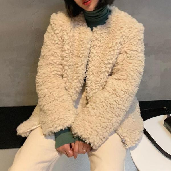 fashion crewneck sheepskin coat loose warm plush thermal parkas cardigan in winter, Black
fashion crewneck sheepskin coat loose warm plush thermal parkas cardigan in winter, Black