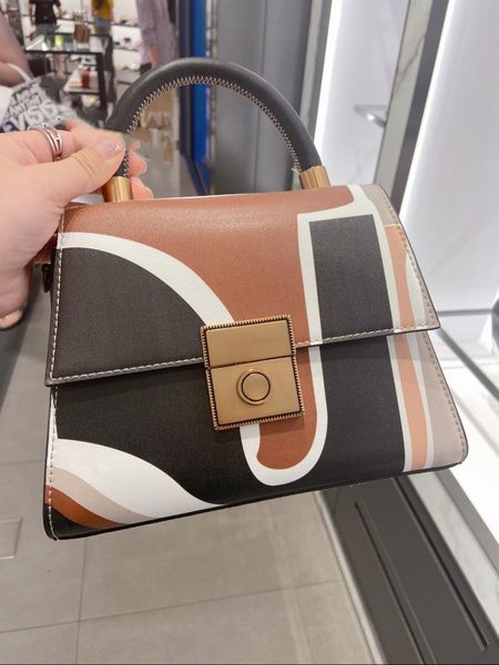 2021 new bag pu leather solid color shoulder bag messenger metal buckle flip hand shoulder women
2021 new bag pu leather solid color shoulder bag messenger metal buckle flip hand shoulder women