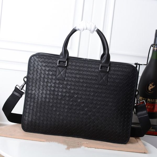 wholesale luxury classic italy cowhide genuine leather crochet men's business briefcase with long straps computer bags black color ship
wholesale luxury classic italy cowhide genuine leather crochet men's business briefcase with long straps computer bags black color ship