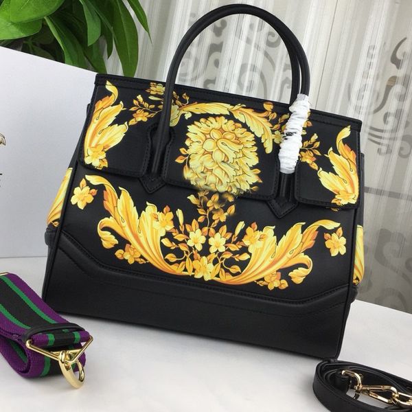 women luxury handbags wallet genuine leather designers tote bag fashion classic shoulder bag detachable wide strap golden hasp lock two size
women luxury handbags wallet genuine leather designers tote bag fashion classic shoulder bag detachable wide strap golden hasp lock two size