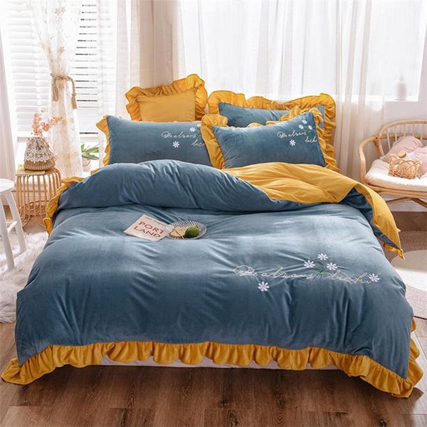 bedding sets lace embroidery crystal velvet set coral fleece duvet cover keep warm flannel bedsheet pillowcase
bedding sets lace embroidery crystal velvet set coral fleece duvet cover keep warm flannel bedsheet pillowcase