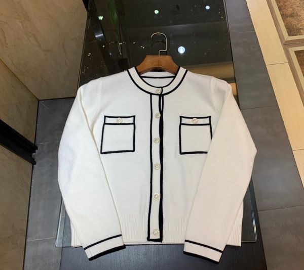 catwalk 20 autumn new fund small fragrance wind round collar contrast color single row gold button, slim celebrity heiress cardigan knit coa, White;black
catwalk 20 autumn new fund small fragrance wind round collar contrast color single row gold button, slim celebrity heiress cardigan knit coa, White;black