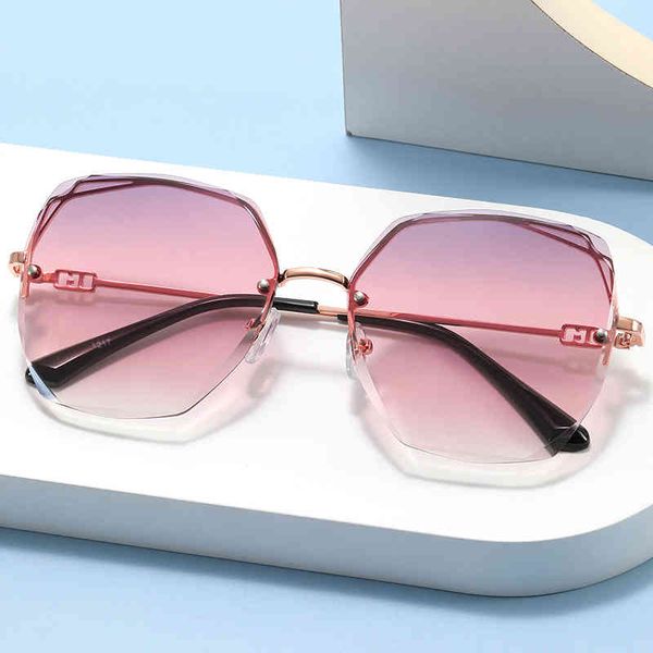sunglasses 2022 women's sunglasses fashion net red glasses frameless trimming large frame, White;black
sunglasses 2022 women's sunglasses fashion net red glasses frameless trimming large frame, White;black