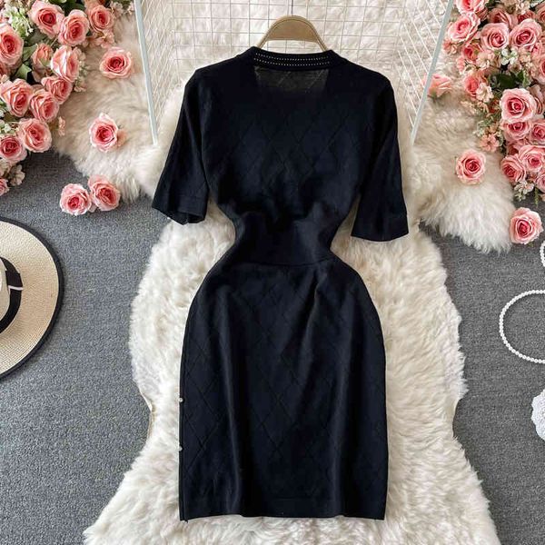 bowknot knitted dress early autumn style female v-neck short-sleeved single-breasted heavy beaded slim robes, Black;gray
bowknot knitted dress early autumn style female v-neck short-sleeved single-breasted heavy beaded slim robes, Black;gray