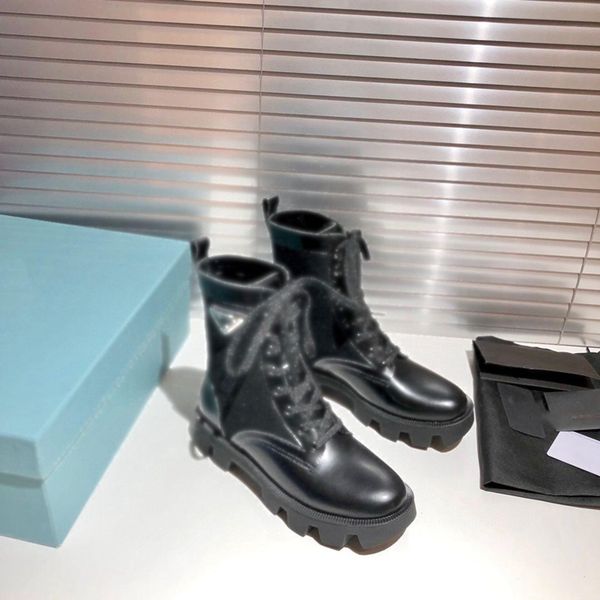 the new boots of 2021 are shoes with letter-embellished heels by luxury designers, Black
the new boots of 2021 are shoes with letter-embellished heels by luxury designers, Black