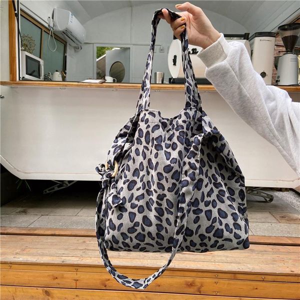 cross body vintage rose flower women messenger bag simple large capacity ladies shopping shoulder bags girls travel handbags casual tote
cross body vintage rose flower women messenger bag simple large capacity ladies shopping shoulder bags girls travel handbags casual tote