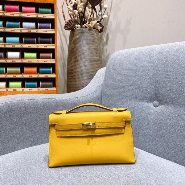 designers purse,22cm, handmade quality, light yellow color,swift leather,wax line stitching, golden and silver hardware,fast delivery,contac
designers purse,22cm, handmade quality, light yellow color,swift leather,wax line stitching, golden and silver hardware,fast delivery,contac