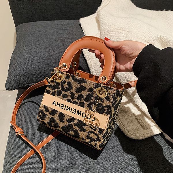 explosion bbao2021 new texture leopard print bag fashion princess bag niche design single shoulder messenger women's
explosion bbao2021 new texture leopard print bag fashion princess bag niche design single shoulder messenger women's
