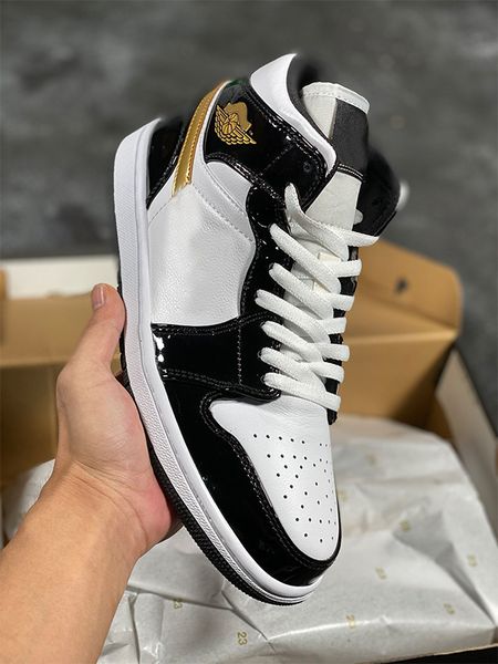 2021 jumpman 1 i gold black white mid men women basketball shoes 1s designer sports sneakers chaussures mens trainers, White;red
2021 jumpman 1 i gold black white mid men women basketball shoes 1s designer sports sneakers chaussures mens trainers, White;red