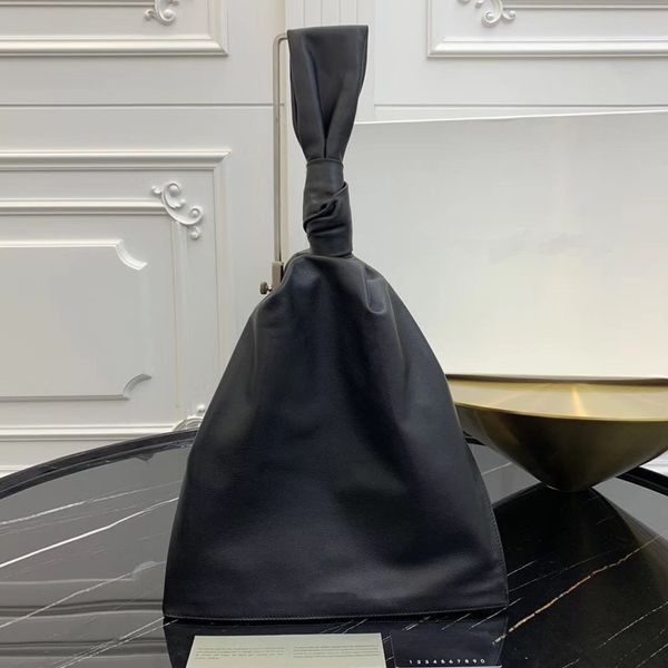 2021 luxury new handbag knot handbag soft bag fashion versatile elegant handbag versatile advanced shoulder bag
2021 luxury new handbag knot handbag soft bag fashion versatile elegant handbag versatile advanced shoulder bag
