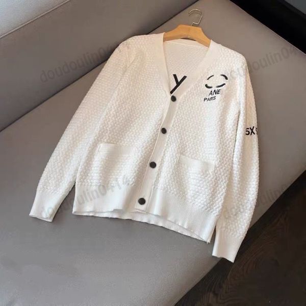 2020 autumn/winter knit cardigan jacket for women korean version slimming and slimming temperament versatile long-sleeve sweater for women, Black;brown
2020 autumn/winter knit cardigan jacket for women korean version slimming and slimming temperament versatile long-sleeve sweater for women, Black;brown