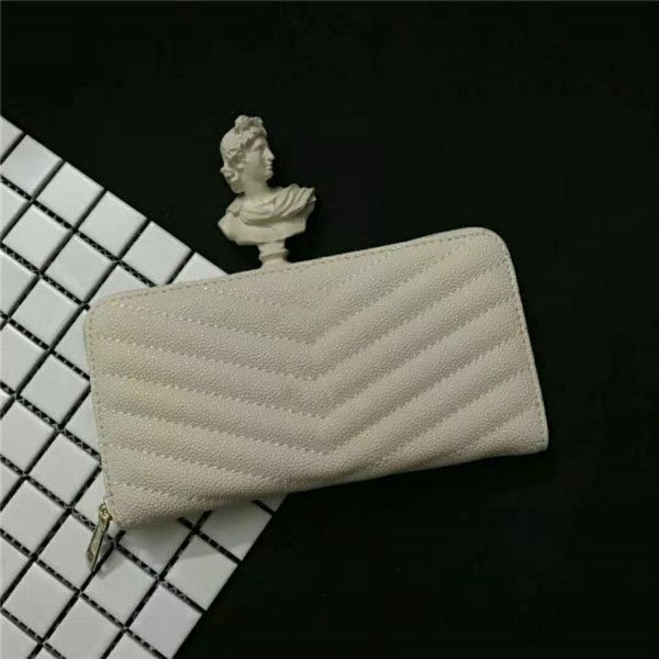 luxury designers hold wallets in y-shaped quilted leather and leather bags in a variety of colors
luxury designers hold wallets in y-shaped quilted leather and leather bags in a variety of colors