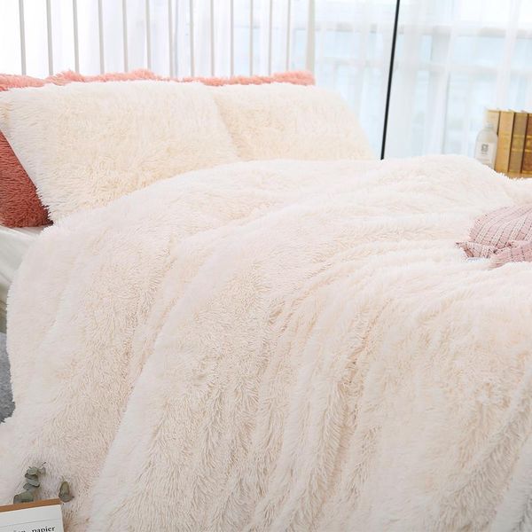2020 3pcs/set modern luxurious plush faux fur bedding sets solid color velvet winter duvet cover with pillowcase twin size1
2020 3pcs/set modern luxurious plush faux fur bedding sets solid color velvet winter duvet cover with pillowcase twin size1
