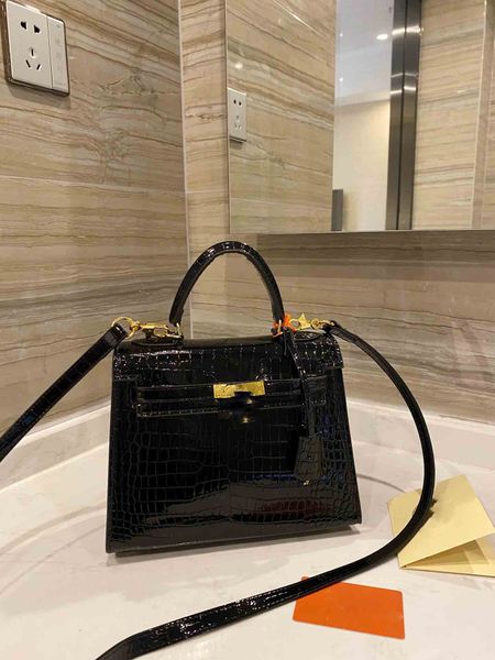 designer luxury handbags purses montaigne bag women tote brand letter embossing genuine shoulder bags
designer luxury handbags purses montaigne bag women tote brand letter embossing genuine shoulder bags