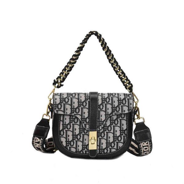2022 factory wholesale new bag women style saddle bag single shoulder women's wide shoulder belt old flower, Black;red
2022 factory wholesale new bag women style saddle bag single shoulder women's wide shoulder belt old flower, Black;red