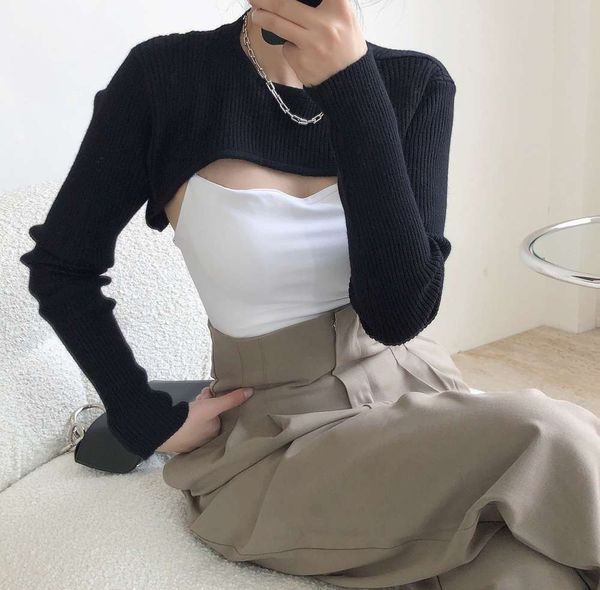 spring's new round hem high waisted t-shirt looks thin and overlapped with shawl top, White;black
spring's new round hem high waisted t-shirt looks thin and overlapped with shawl top, White;black