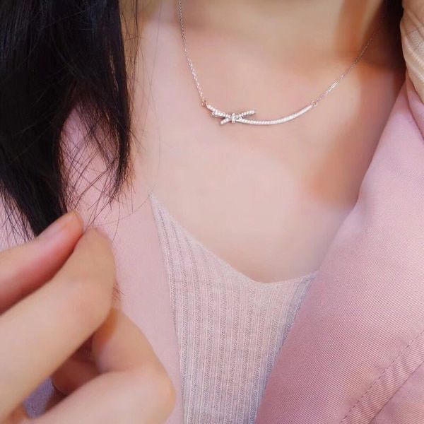 luxury 925 sterling silver smile full diamond smiley bow necklace female clavicle chain light luxury platinum pendant generation wholesale f
luxury 925 sterling silver smile full diamond smiley bow necklace female clavicle chain light luxury platinum pendant generation wholesale f
