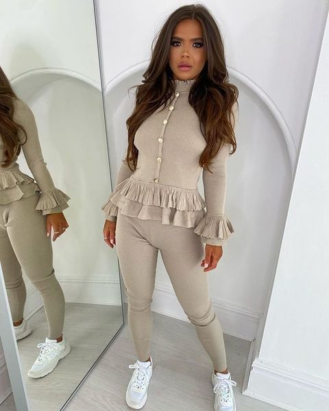 2020 women's high neckline pitted ruffle professional uniform zipper sports two piece set, Gray
2020 women's high neckline pitted ruffle professional uniform zipper sports two piece set, Gray