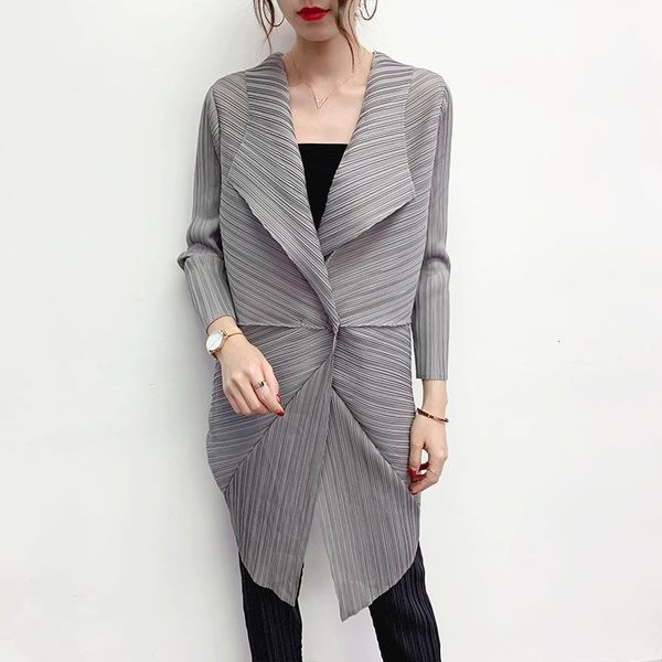 high qualty personality pleated long coat for female 2020 summer temperament single button loose large size trench yj175, Tan;black
high qualty personality pleated long coat for female 2020 summer temperament single button loose large size trench yj175, Tan;black