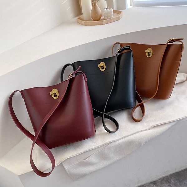 fashion design women shoulder messenger tote bag lady solid underarm high capacity handbag female burgundy leather bucket bags
fashion design women shoulder messenger tote bag lady solid underarm high capacity handbag female burgundy leather bucket bags