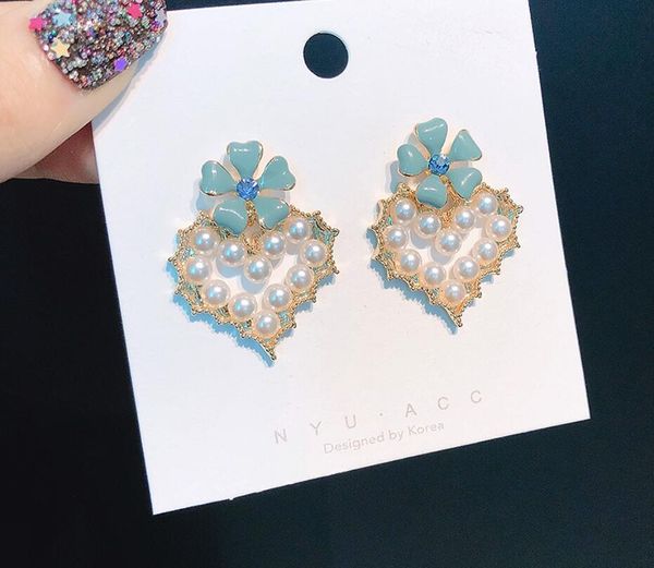 2020 the new korean style fresh sweet blue flower pearl sparkling water station heart-shaped earrings for girlfriend's birthday gift 44, Golden;silver
2020 the new korean style fresh sweet blue flower pearl sparkling water station heart-shaped earrings for girlfriend's birthday gift 44, Golden;silver