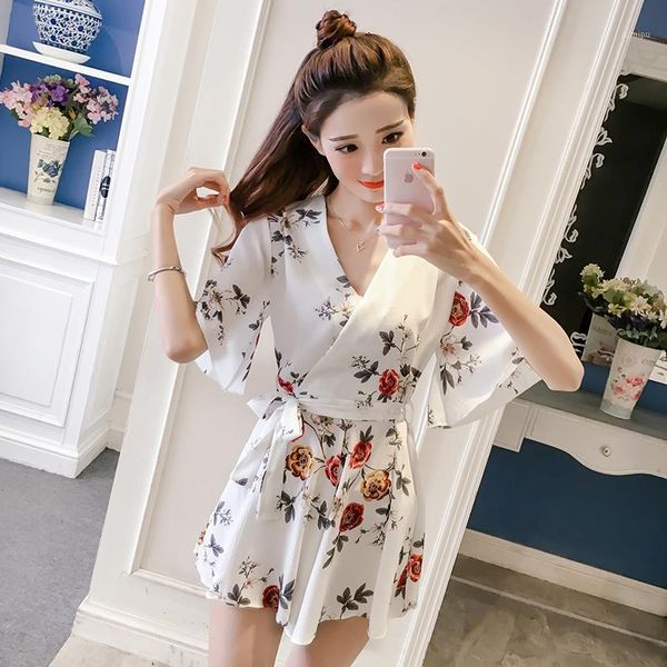 #1587 blue white floral printed vintage playsuits women flare sleeves chiffon playsuit ladies with belt playsuits wide leg1, Black;white
#1587 blue white floral printed vintage playsuits women flare sleeves chiffon playsuit ladies with belt playsuits wide leg1, Black;white