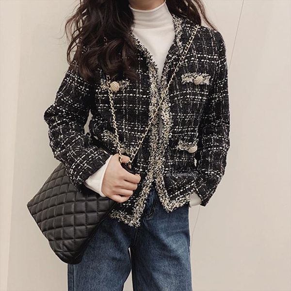spring 2020 new women houndstooth suit coat round neck tweed material long sleeve button coat autumn tassel jacket design qt56, Black;brown
spring 2020 new women houndstooth suit coat round neck tweed material long sleeve button coat autumn tassel jacket design qt56, Black;brown