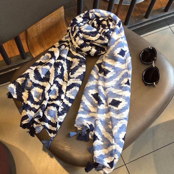 scarves royalmaybe blue geometric sunscreen shawl women summer super large silk scarf seaside beach gauze cotton, Blue;gray
scarves royalmaybe blue geometric sunscreen shawl women summer super large silk scarf seaside beach gauze cotton, Blue;gray