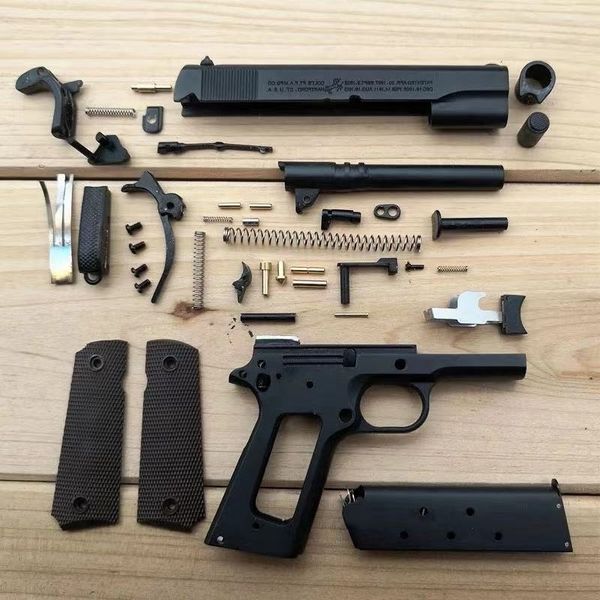 691: 2.05 toy gun alloy empire 1911 metal model removable throwing shell can not launch boy gifts 
691: 2.05 toy gun alloy empire 1911 metal model removable throwing shell can not launch boy gifts