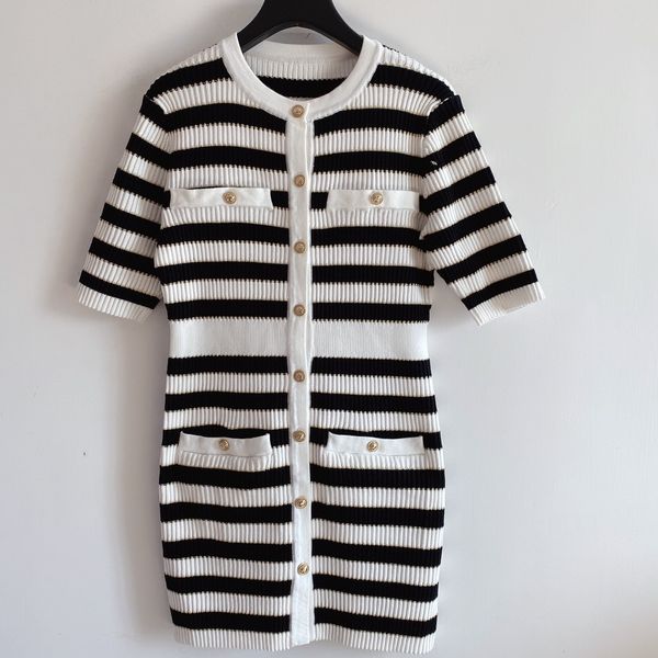 milan runway dresses 2021 o neck short sleeve women's designer dress high end striped jacquard brand same style dress 0106-7, Black
milan runway dresses 2021 o neck short sleeve women's designer dress high end striped jacquard brand same style dress 0106-7, Black