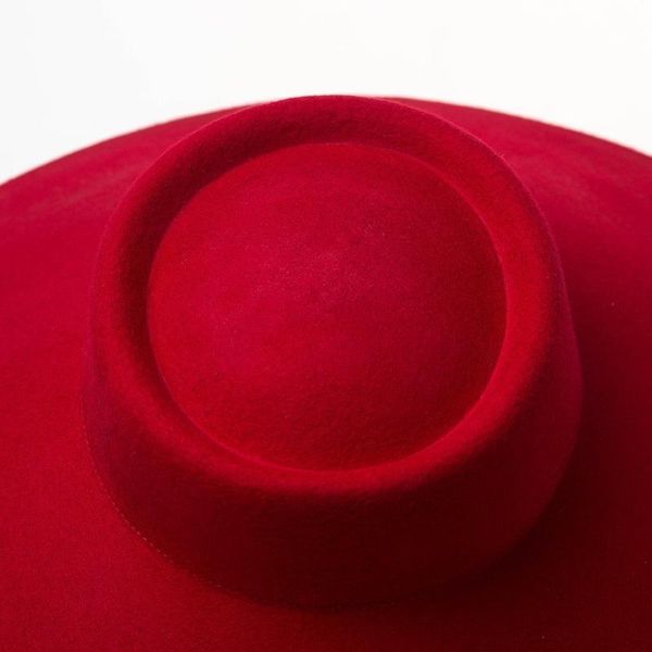 new shallow big eaves 100% wool hat concave shape banding felt big brim fedoras, Black;white
new shallow big eaves 100% wool hat concave shape banding felt big brim fedoras, Black;white