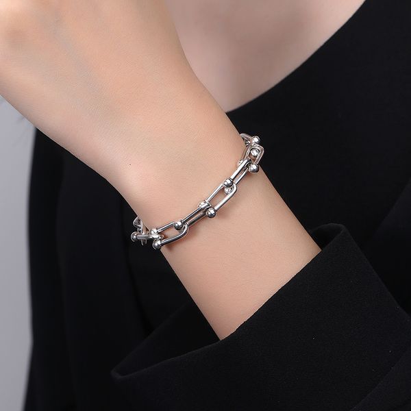 south korea dongdamen s925 all body pure thai silver horseshoe chain necklace personalized bracelet fashion network
south korea dongdamen s925 all body pure thai silver horseshoe chain necklace personalized bracelet fashion network