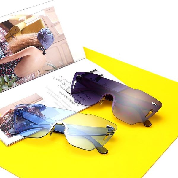 new fashion women's ocean personality one piece sunglasses designer jjkd, White;black
new fashion women's ocean personality one piece sunglasses designer jjkd, White;black