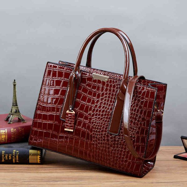 2021 new lacquered crocodile pattern women's bag fashion large tote portable single shoulder diagonal span
2021 new lacquered crocodile pattern women's bag fashion large tote portable single shoulder diagonal span