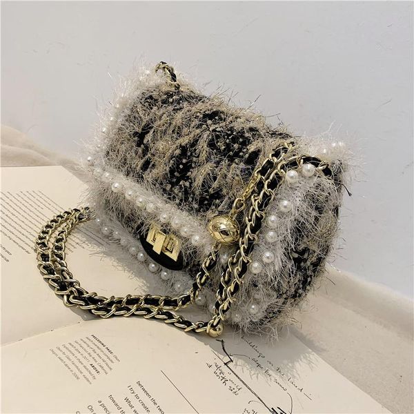 cross body shine pearls chains women's shoulder bag design plush pu leather female 2021 trending crossbody
cross body shine pearls chains women's shoulder bag design plush pu leather female 2021 trending crossbody